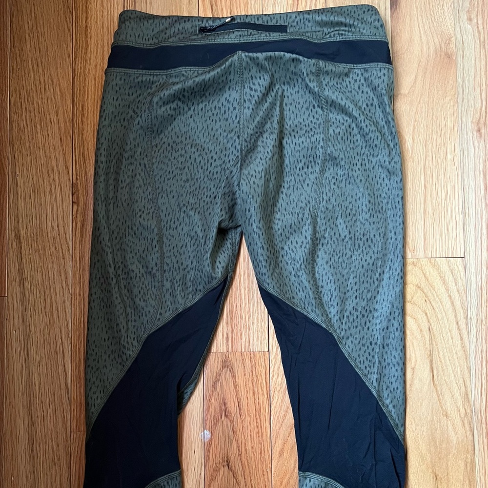 Lululemon crop.
